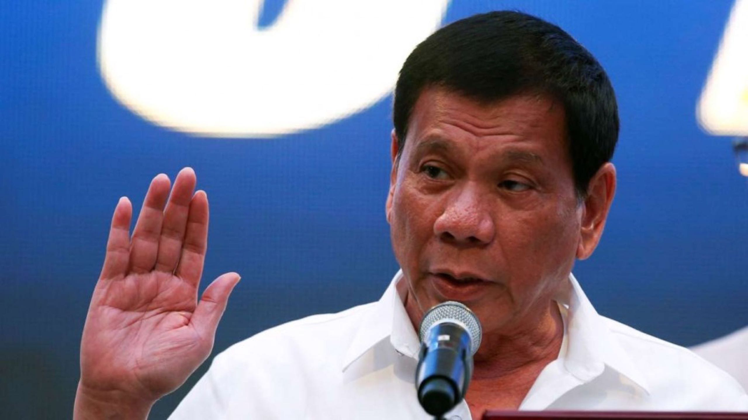 菲总统抵达东京称要与安倍协商海洋防卫